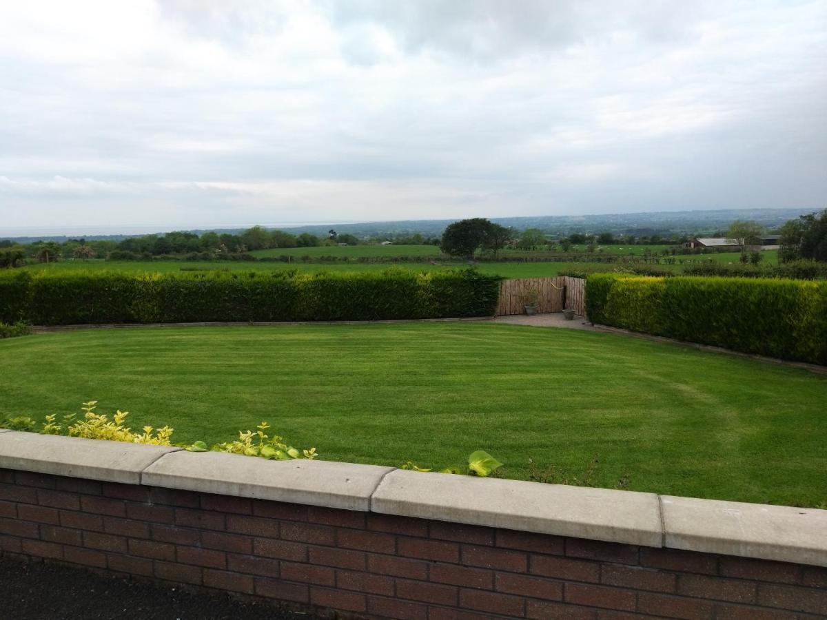 Antrim Heights Bnb Buitenkant foto